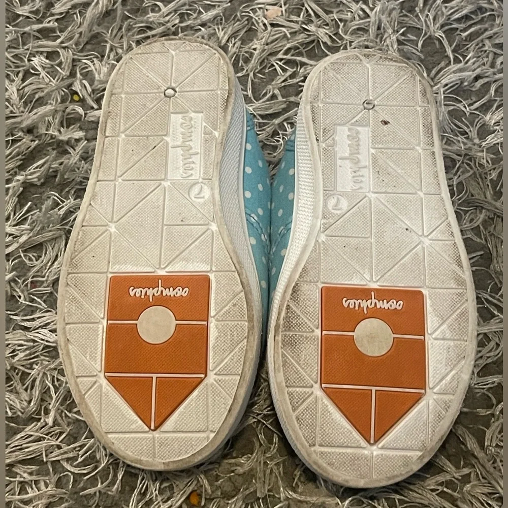 Oomphies Toddler Size 7 Slip on Sneakers Light Blue and white polka dot